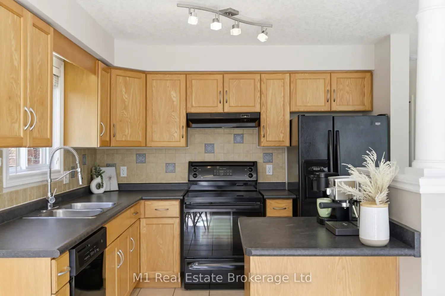 Additional image 5 of 577 Mctavish Street