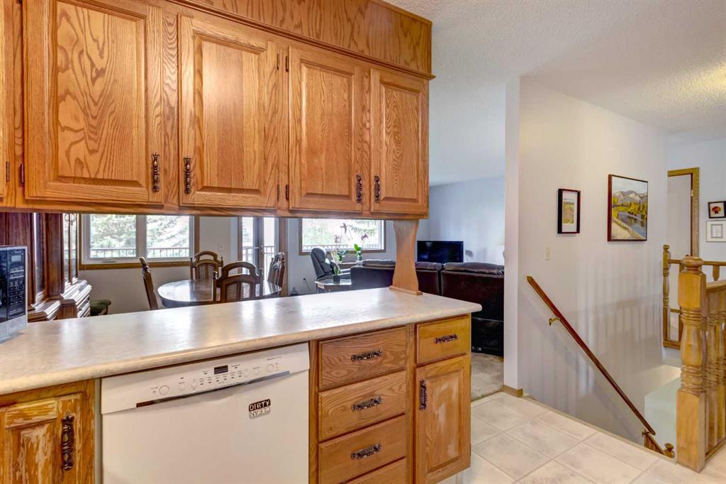 Additional image 6 of 30-118 Strathcona Road SW, Calgary, AB, T3H 1P3