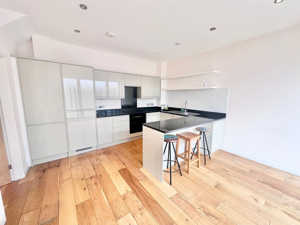 Additional image 12 of 4 bed detached house to rentBuntingbridge Road, Ilford IG2