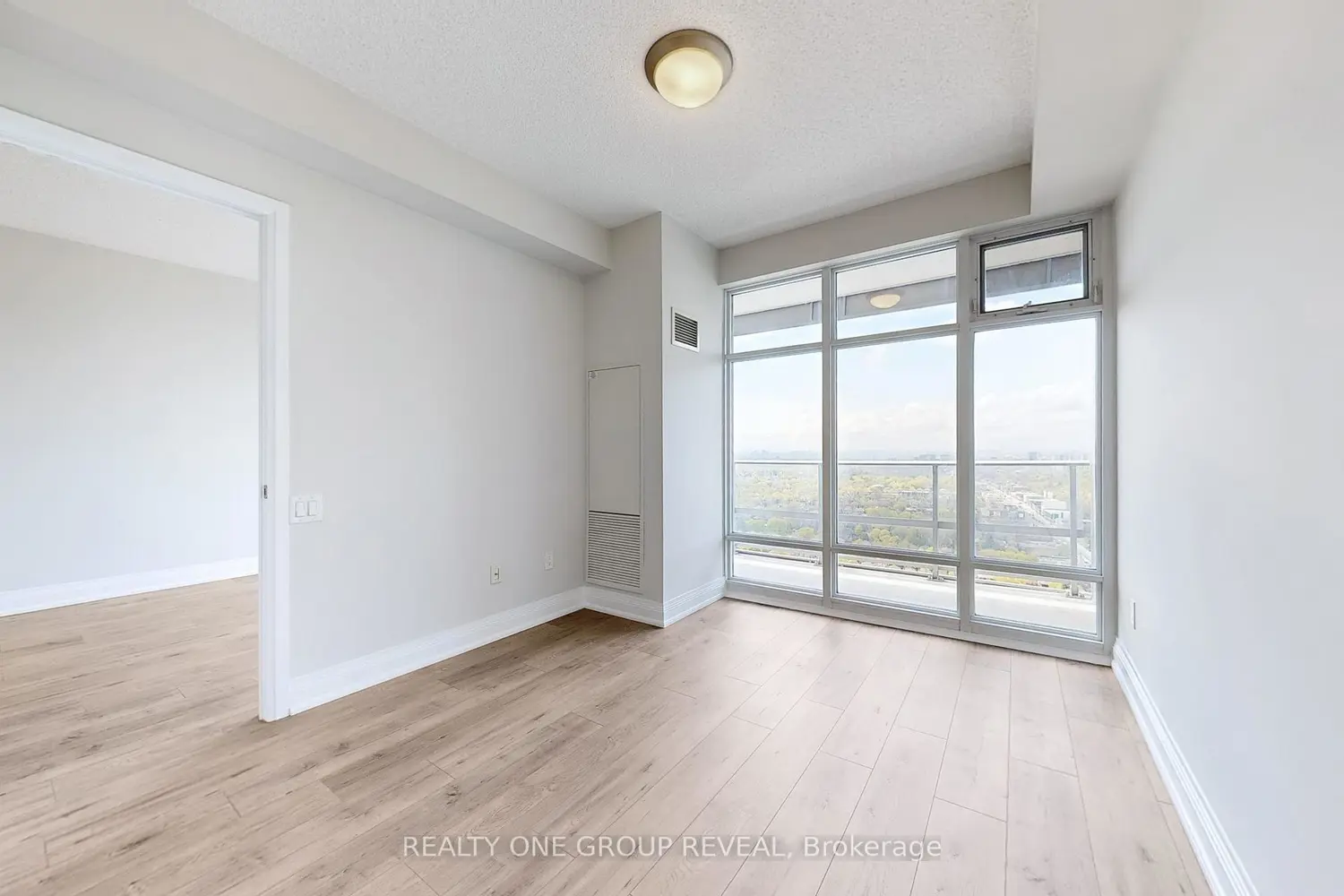 Additional image 11 of 2191 Yonge Street 3707