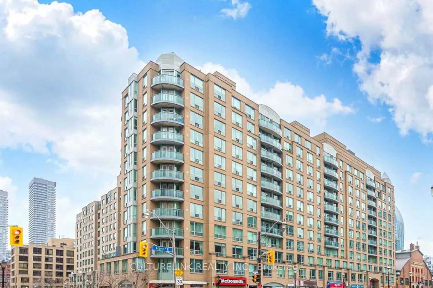 109 Front Street Ph08