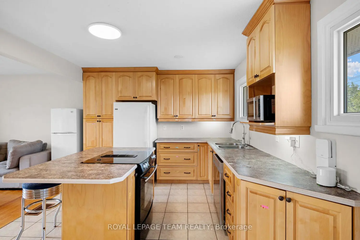 50 Hilliard Avenue photo 5