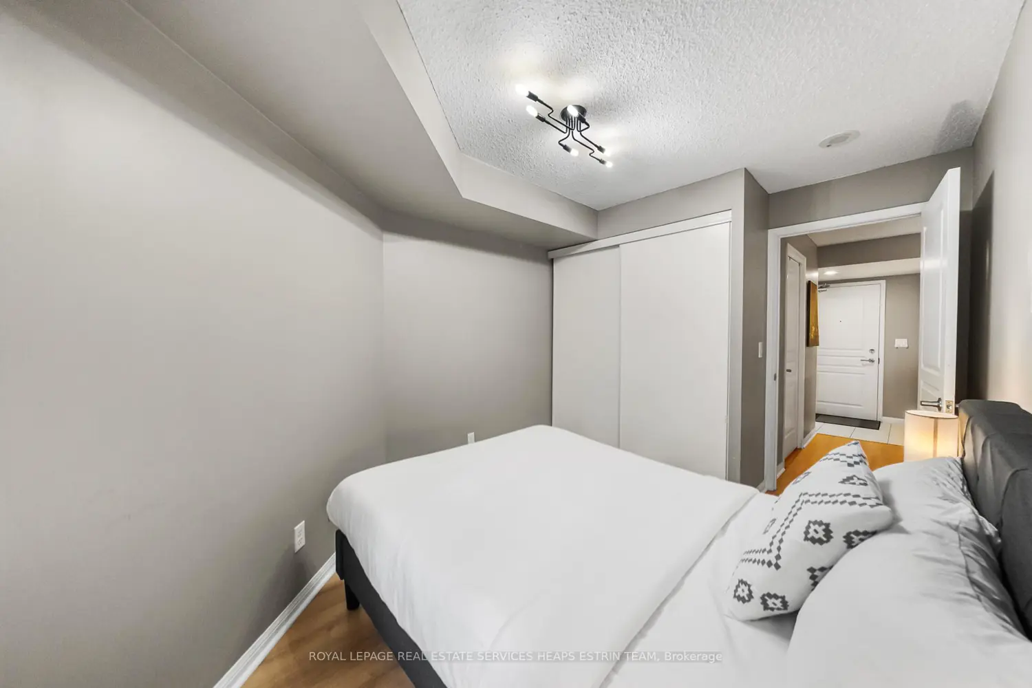 Additional image 11 of 140 Simcoe Street 702