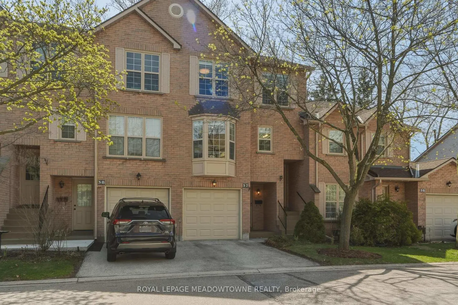 Additional image 2 of 2272 Mowat Avenue 37