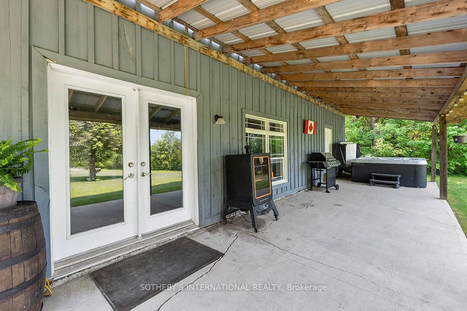 541 Pioneer Road photo 3