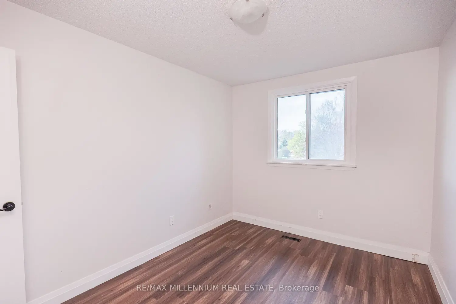 Additional image 17 of 87 Carisbrooke Court 87