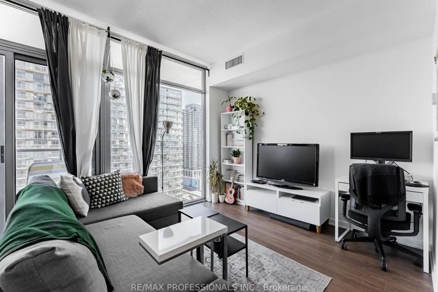 Additional image 8 of 105 The Queensway 2113