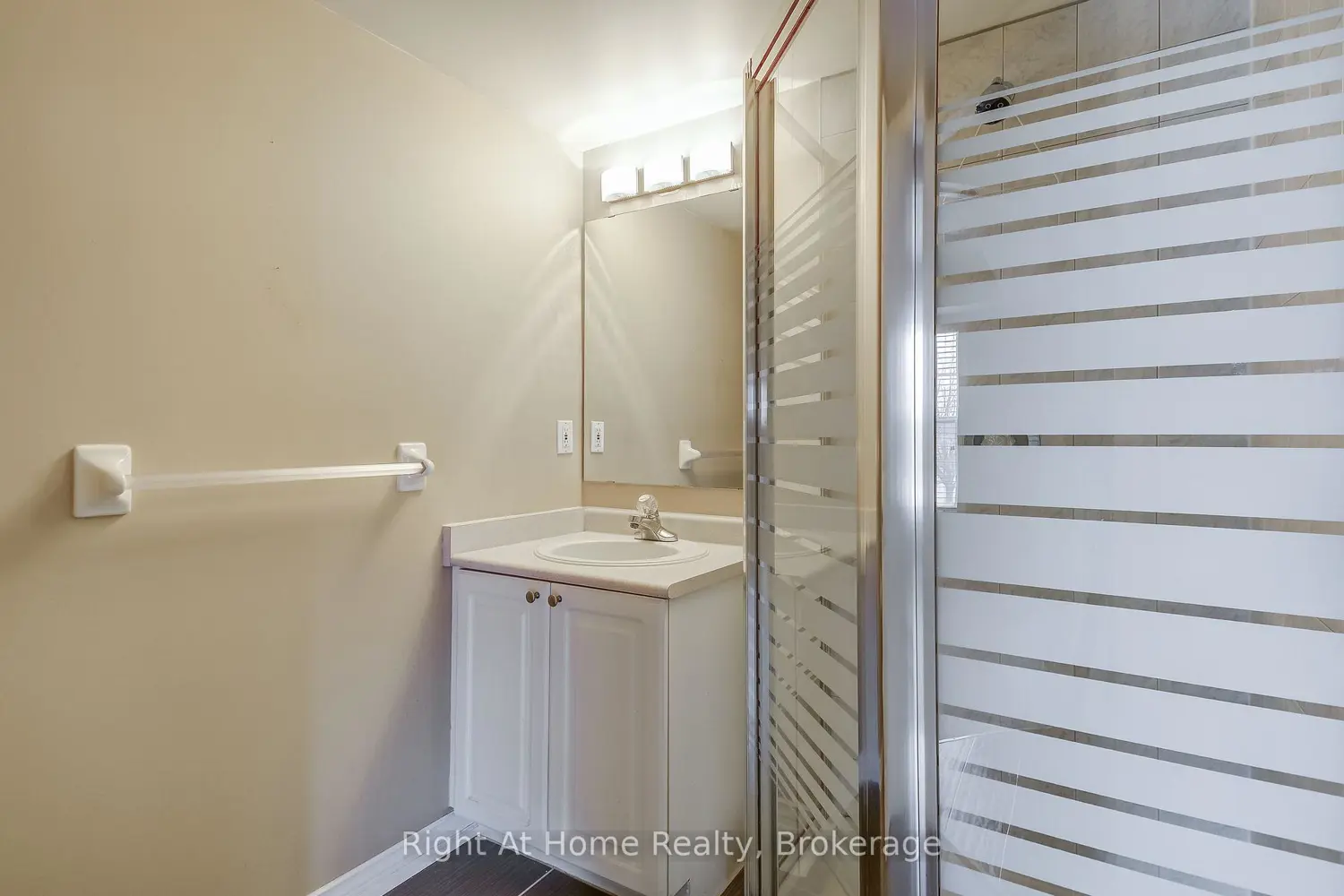 Additional image 18 of 4005 Kilmer Drive 212