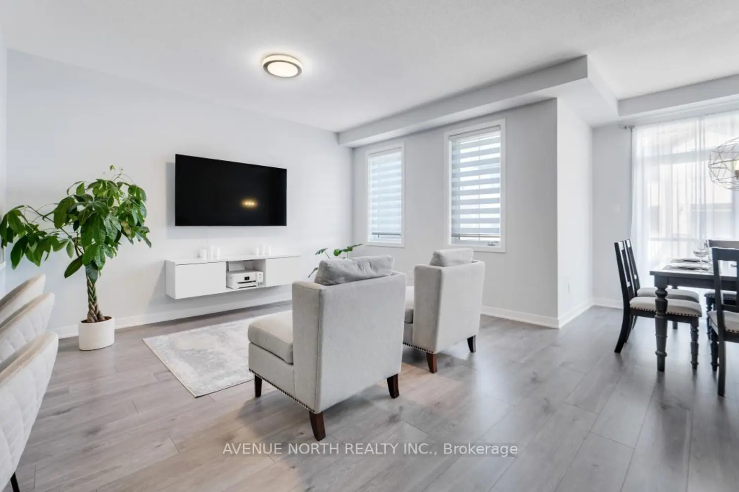 Additional image 10 of 702 Hydrus Private