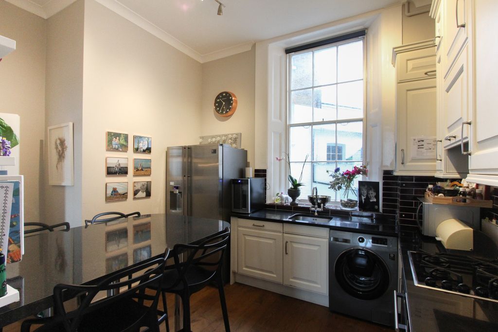 Additional image 19 of 2 bed flat to rentLewes Crescent, Brighton BN2