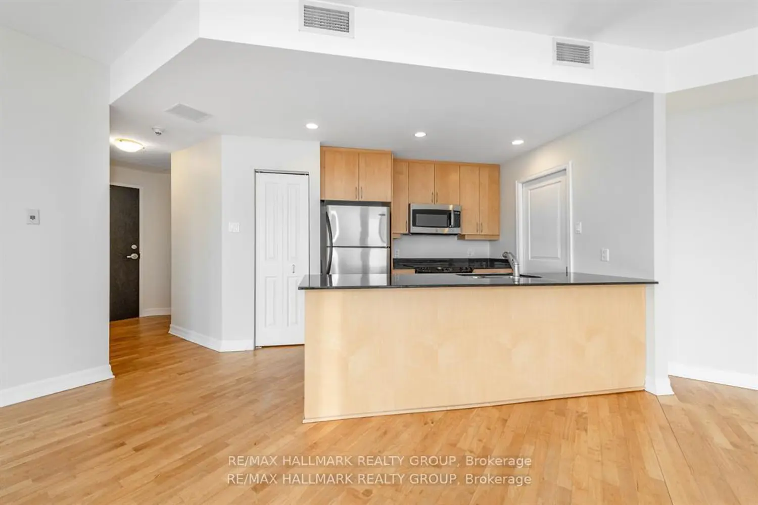 Additional image 4 of 1227 Wellington Street 702