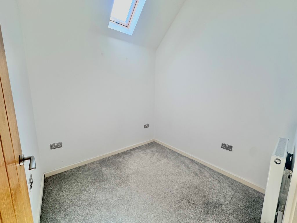 Additional image 17 of 4 bed detached house to rentBuntingbridge Road, Ilford IG2