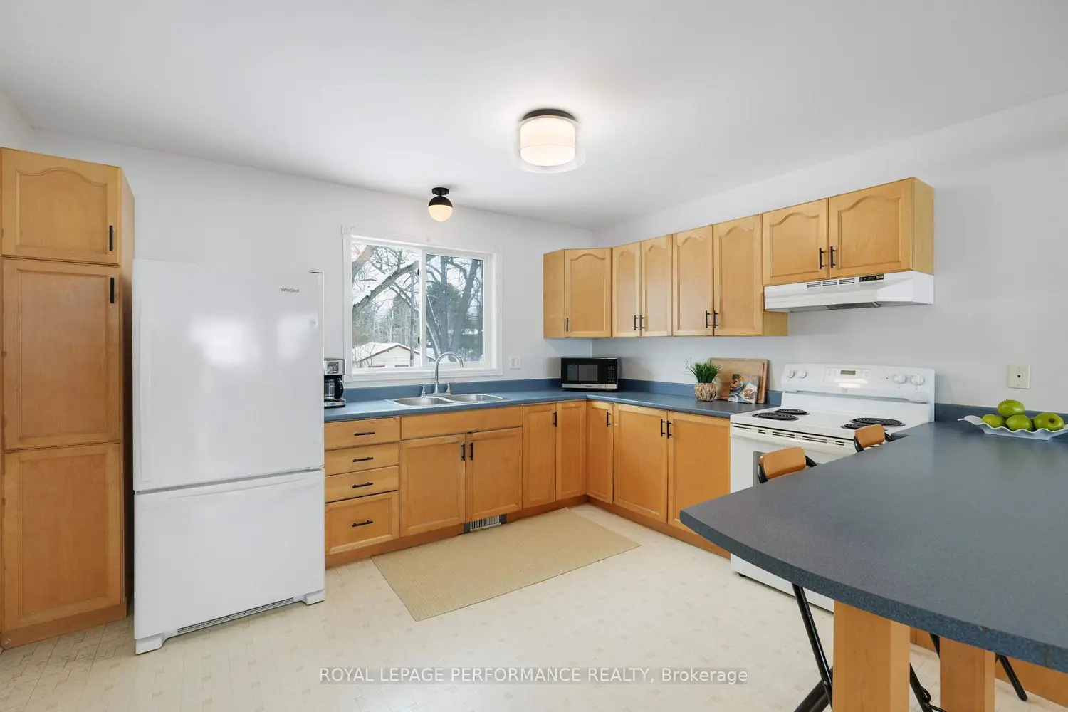 326 Bayview Drive photo 4