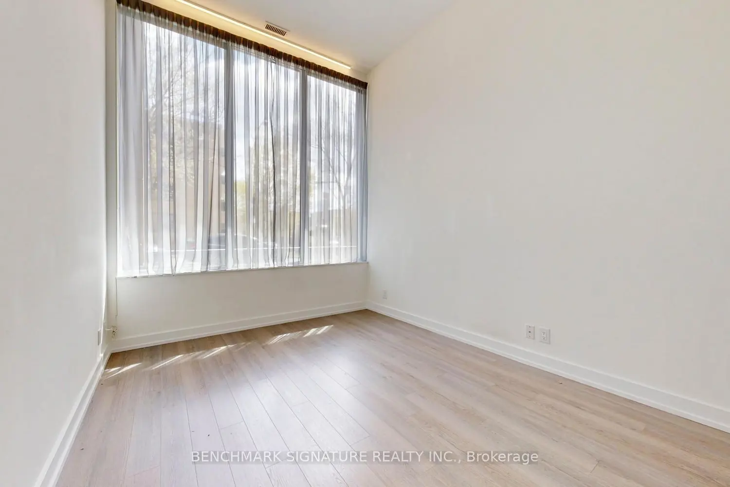 Additional image 10 of 6 Parkwood Avenue Th106