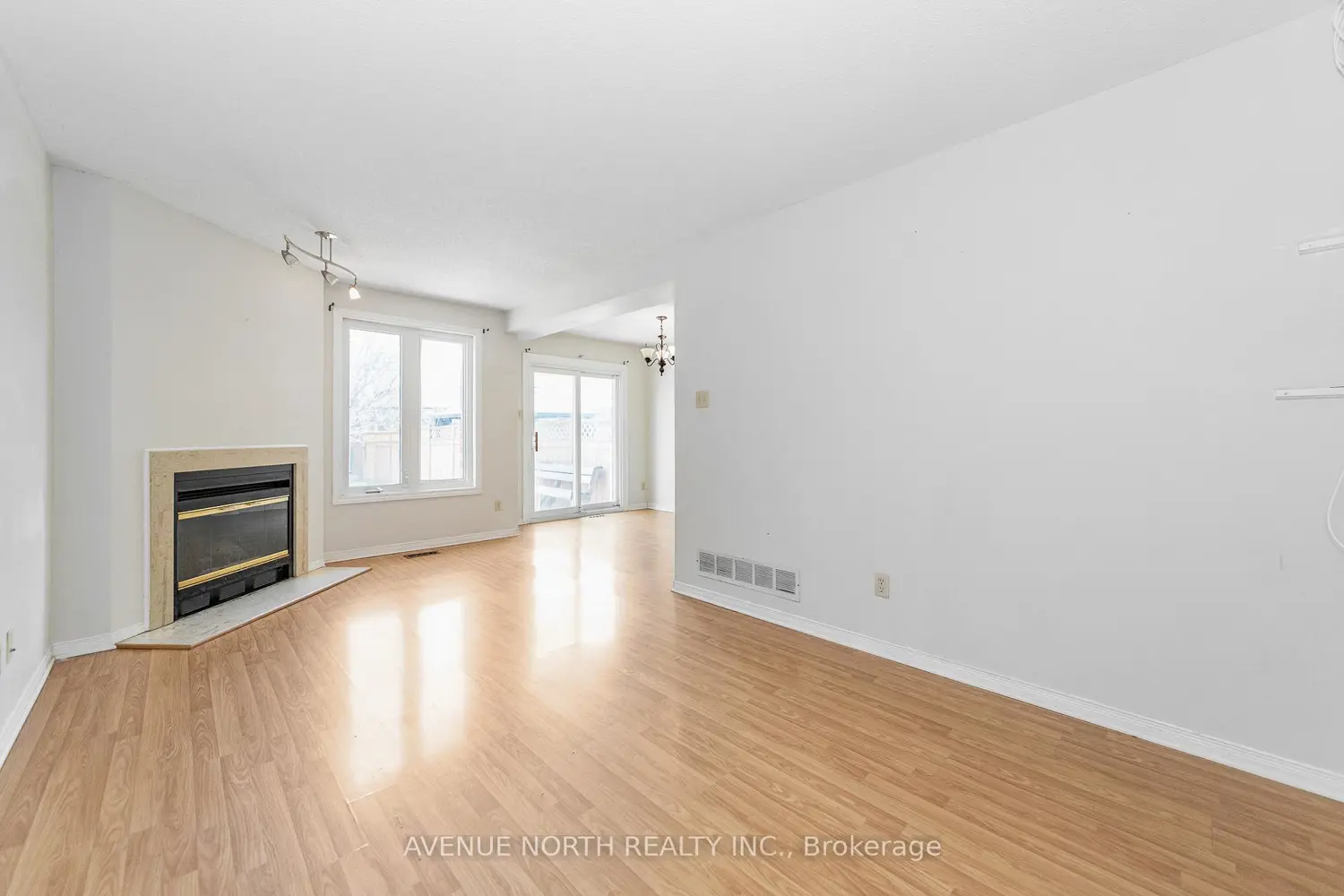 80 Woodbury Crescent photo 2