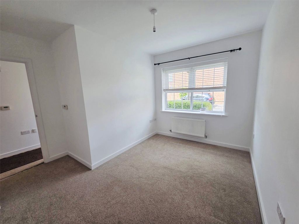 Additional image 6 of 1 bed property to rentRunnymede Drive, Odiham, Hook, Hampshire RG29