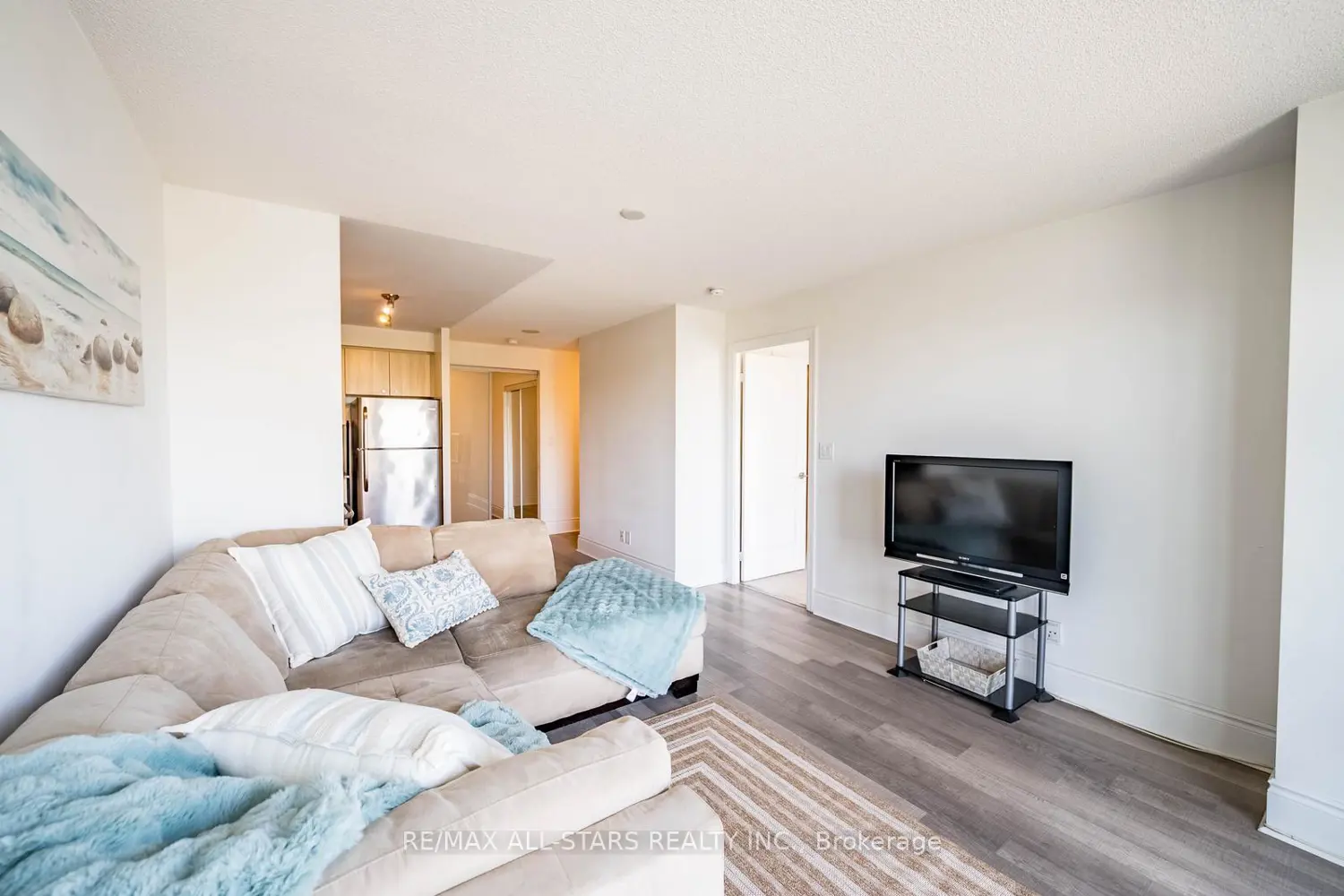 Additional image 9 of 2015 Sheppard Avenue 407