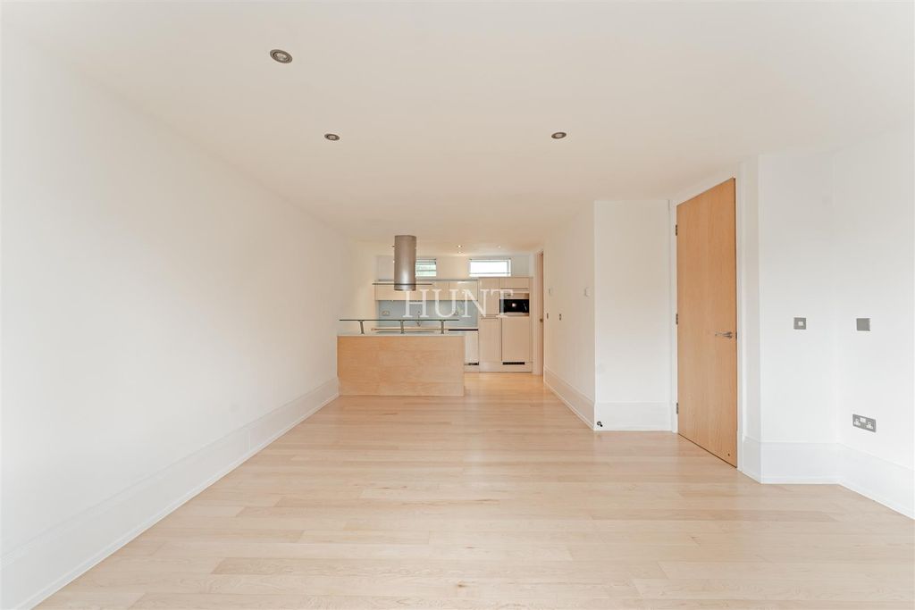 Additional image 4 of 2 bed flat to rentThe Atrium, Lower Queens Road, Buckhurst Hill IG9