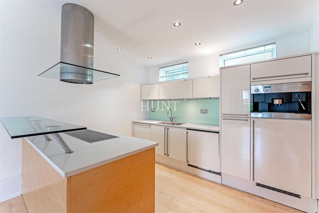Additional image 5 of 2 bed flat to rentThe Atrium, Lower Queens Road, Buckhurst Hill IG9