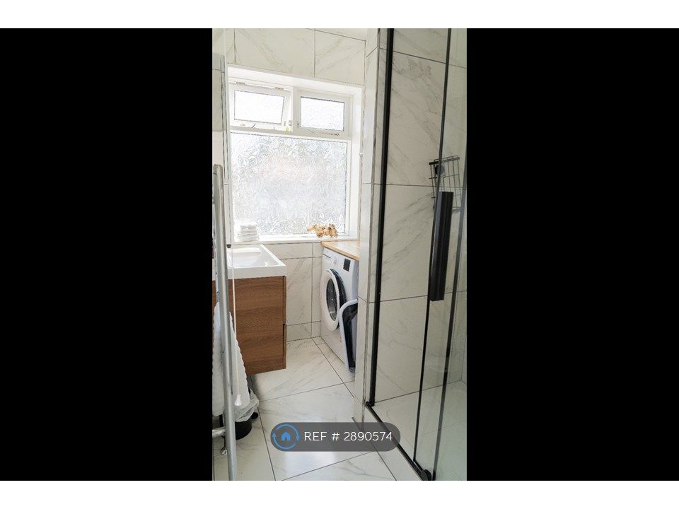 Additional image 10 of 2 bed flat to rentStation Lane, Hornchurch RM12