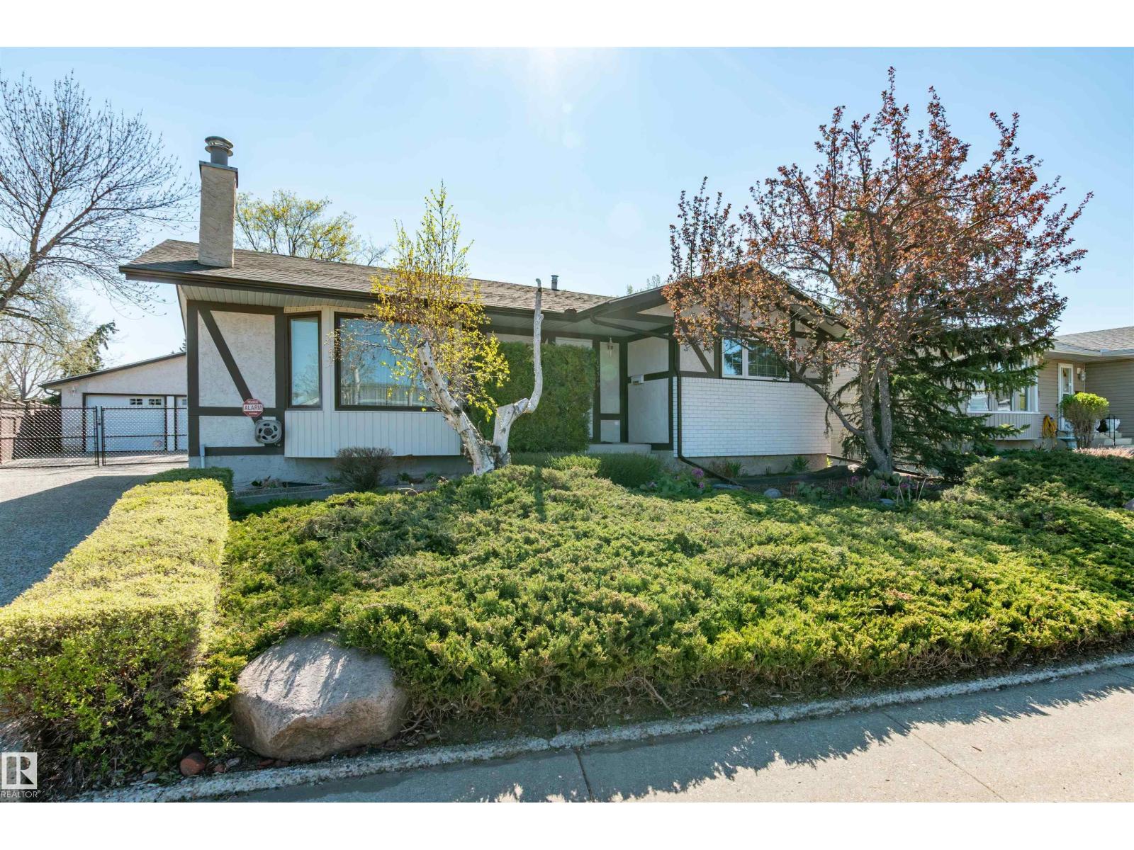 13319 30 Street NW, Edmonton, AB, T5A3A1