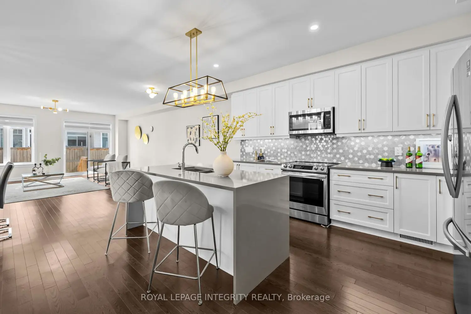 133 Angelonia Crescent photo 5