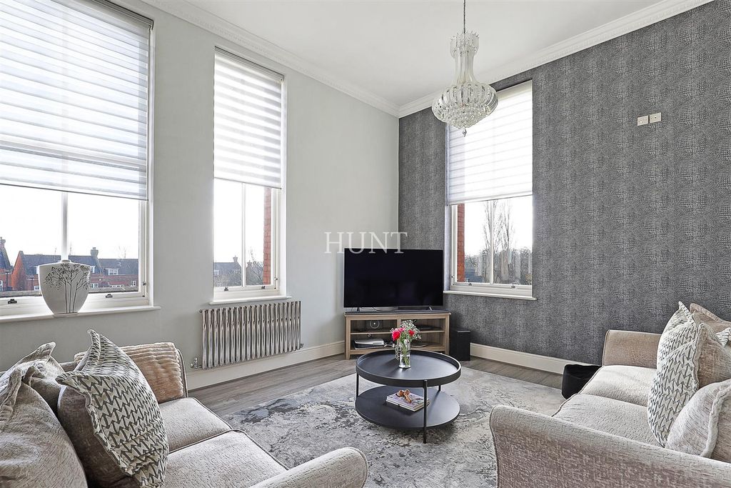 Additional image 3 of 2 bed flat to rentBrandesbury Square, Repton Park, Woodford Green, Essex IG8