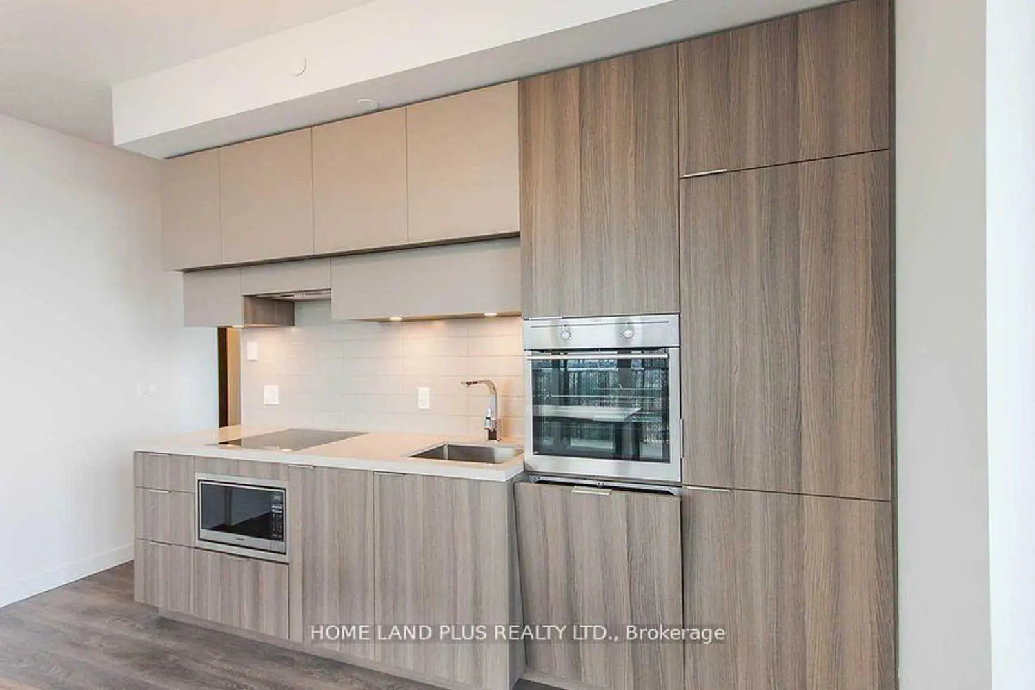 Additional image 6 of 8 Eglinton Avenue 5111