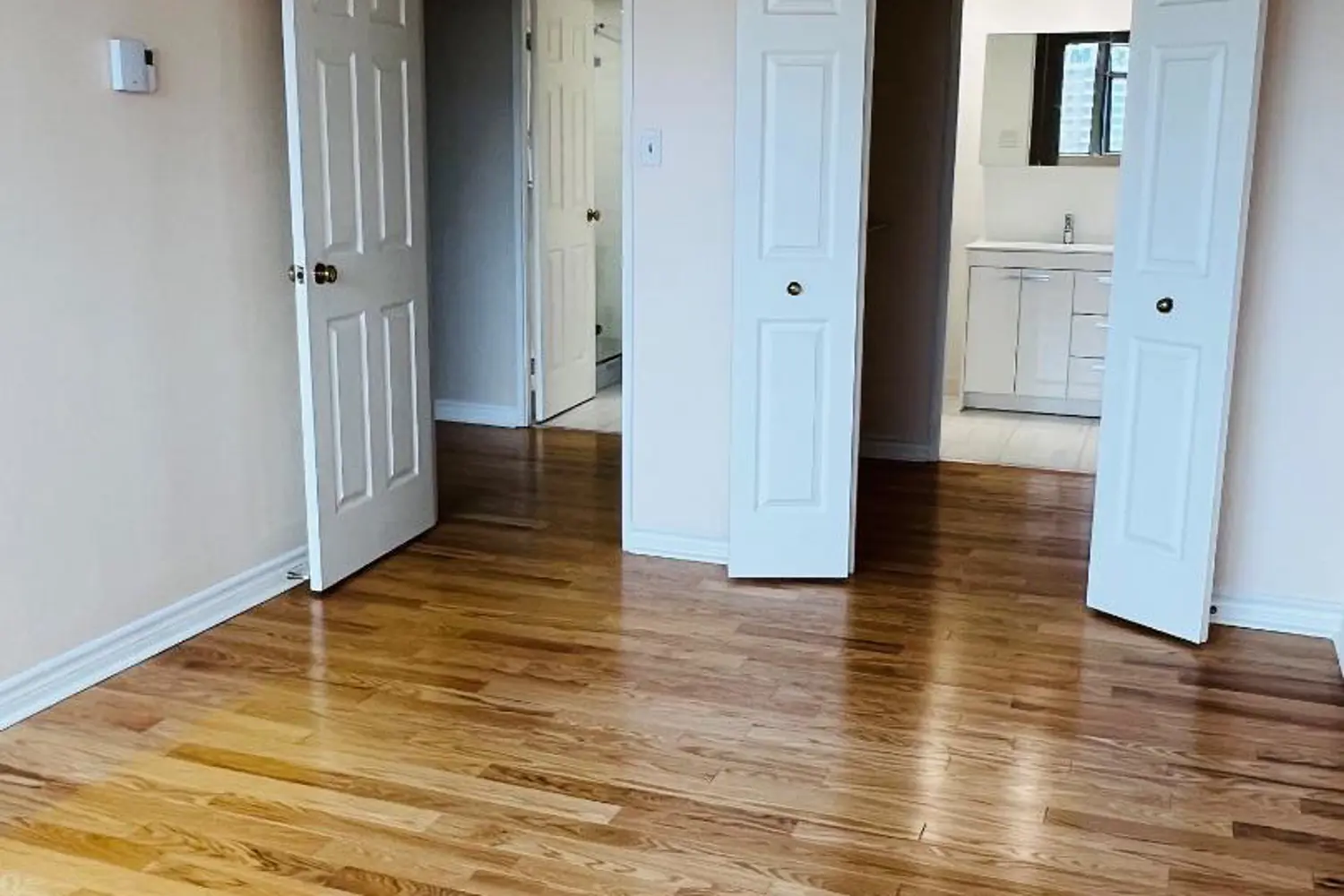 Additional image 9 of 530 Laurier Avenue 910