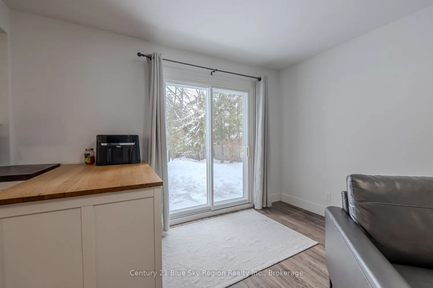 Additional image 9 of 12 Mowat Crescent