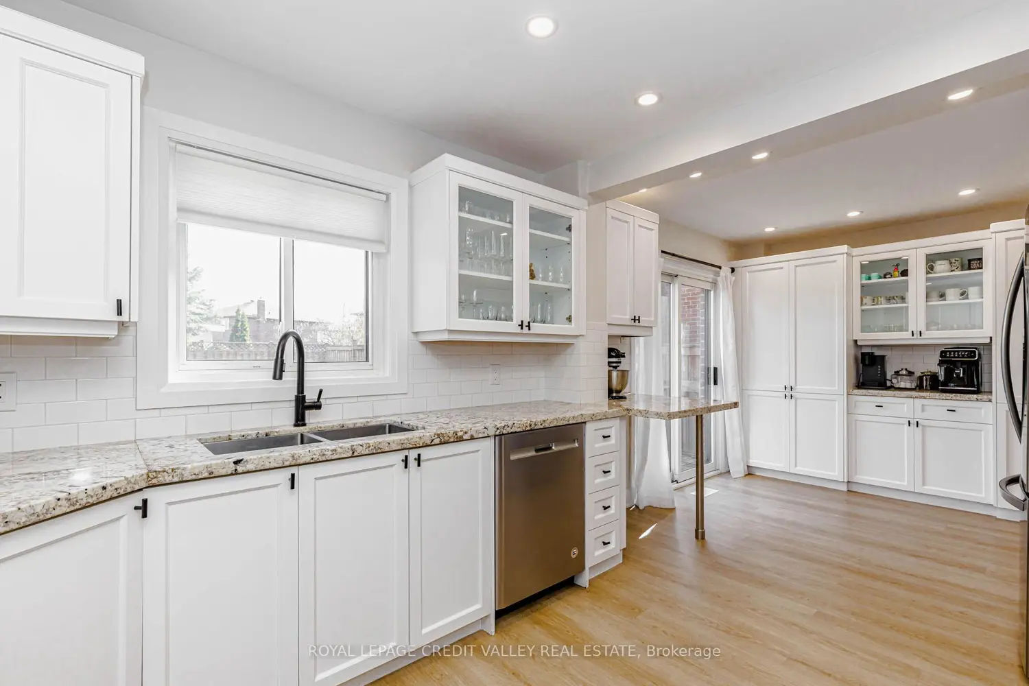 85 Derose Avenue photo 4