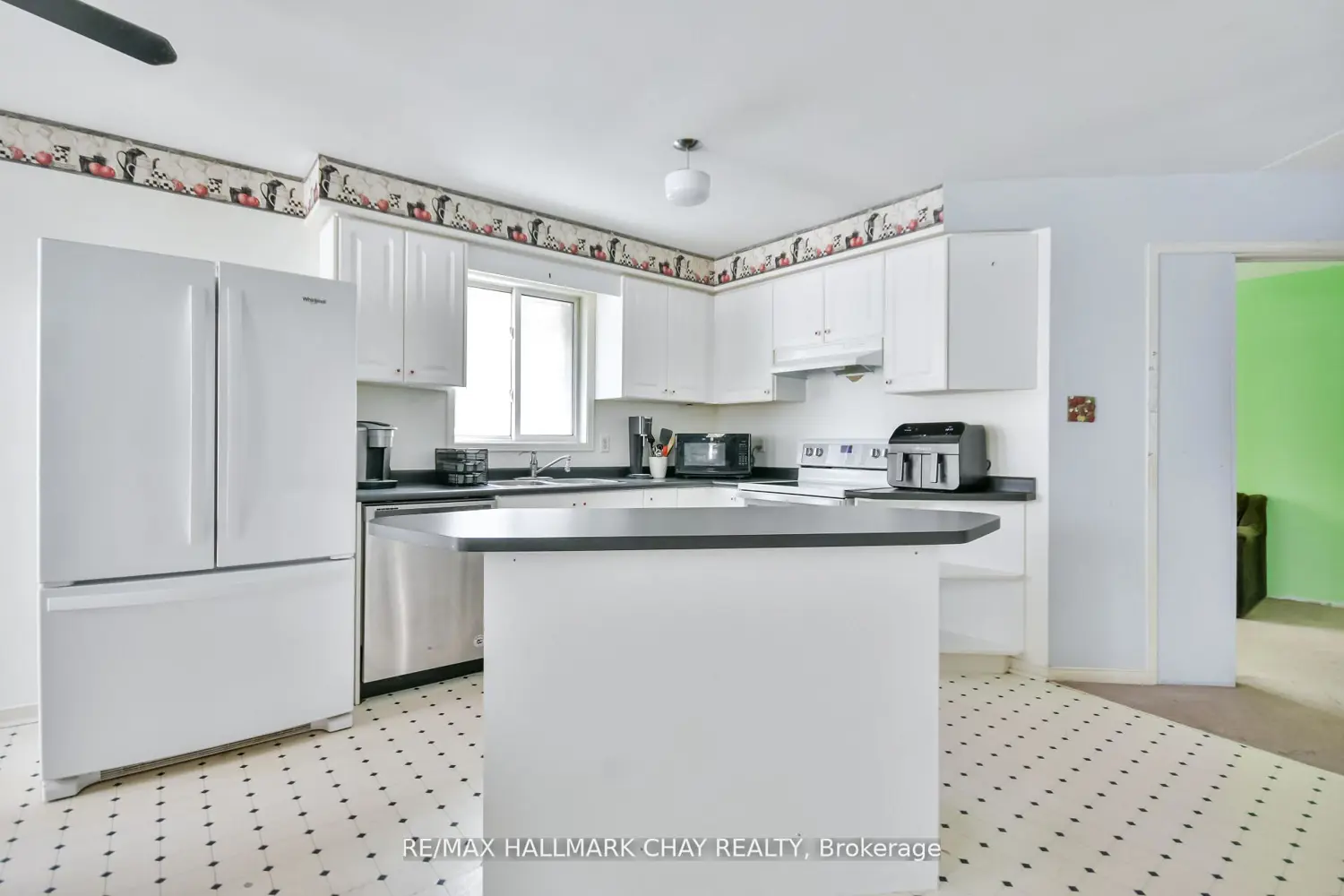 Additional image 3 of 37 Loon Avenue
