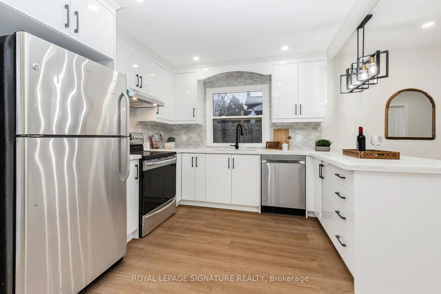Additional image 7 of 377 Adelaide Avenue