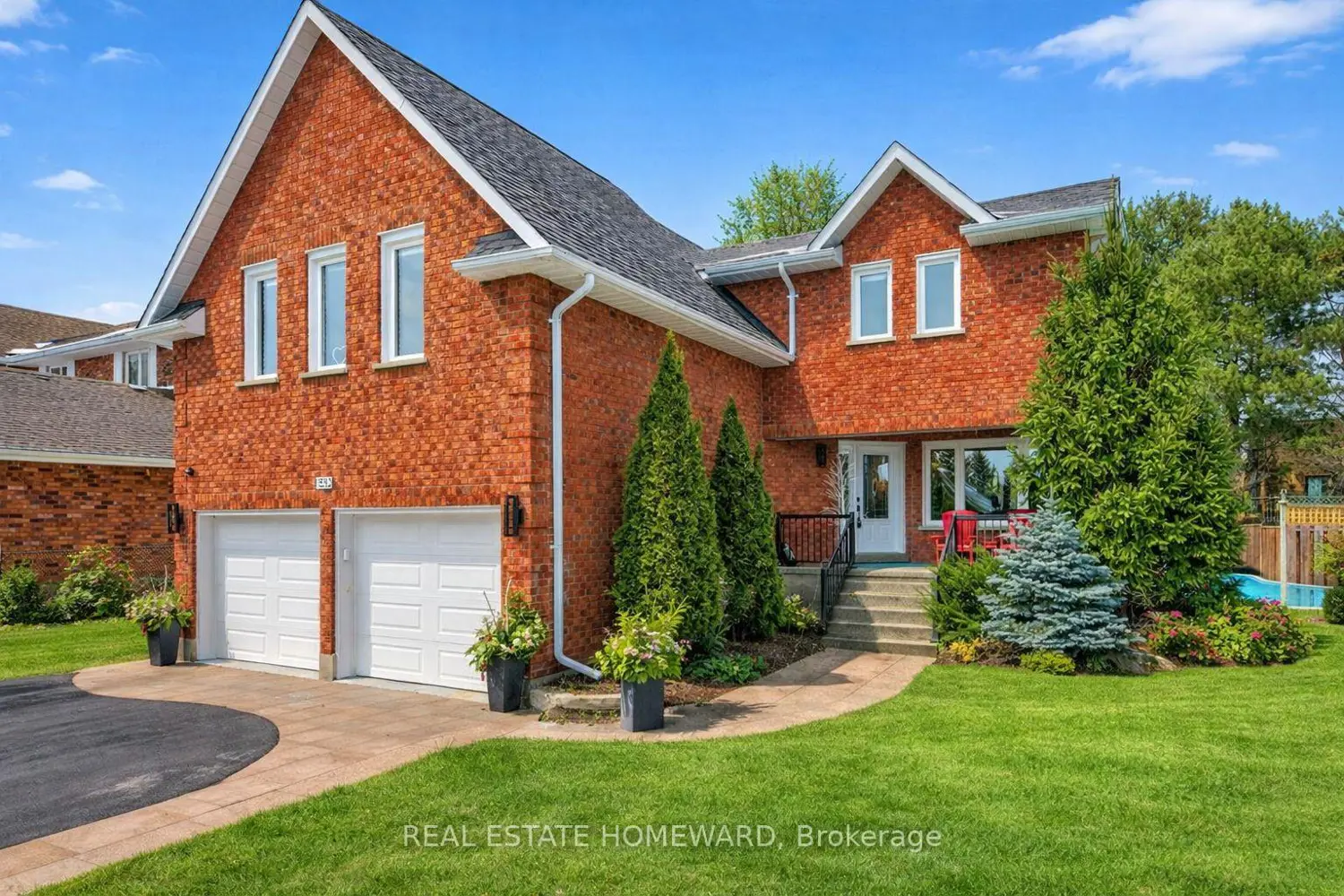 1530 Scollard Crescent