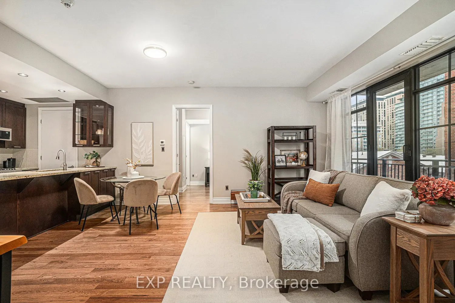 327 Breezehill Avenue 403 photo 2
