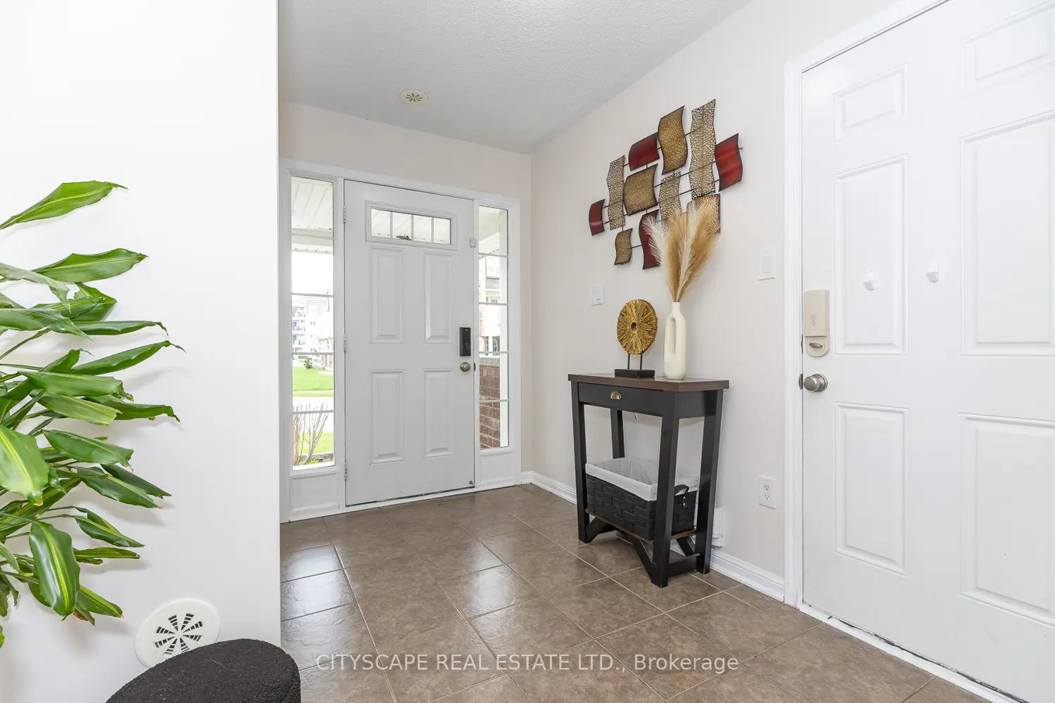 935 Nadalin Heights photo 5