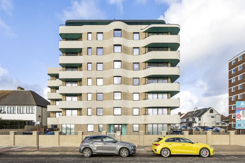 2 bed flat to rent239 Kingsway, Hove BN3
