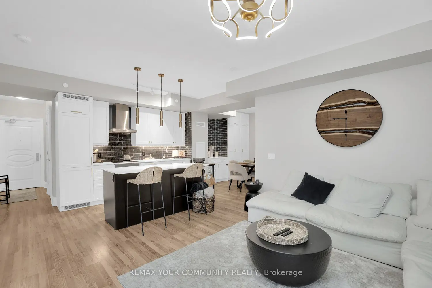 Additional image 12 of 9085 Jane Street 523