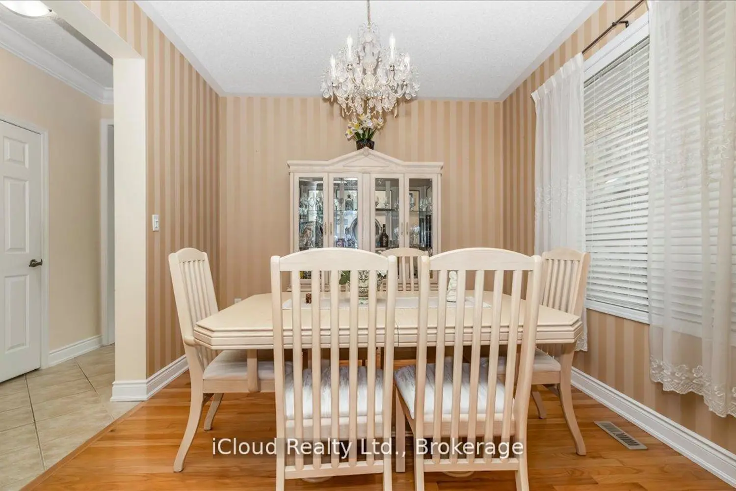 625 Laughren Crescent photo 3