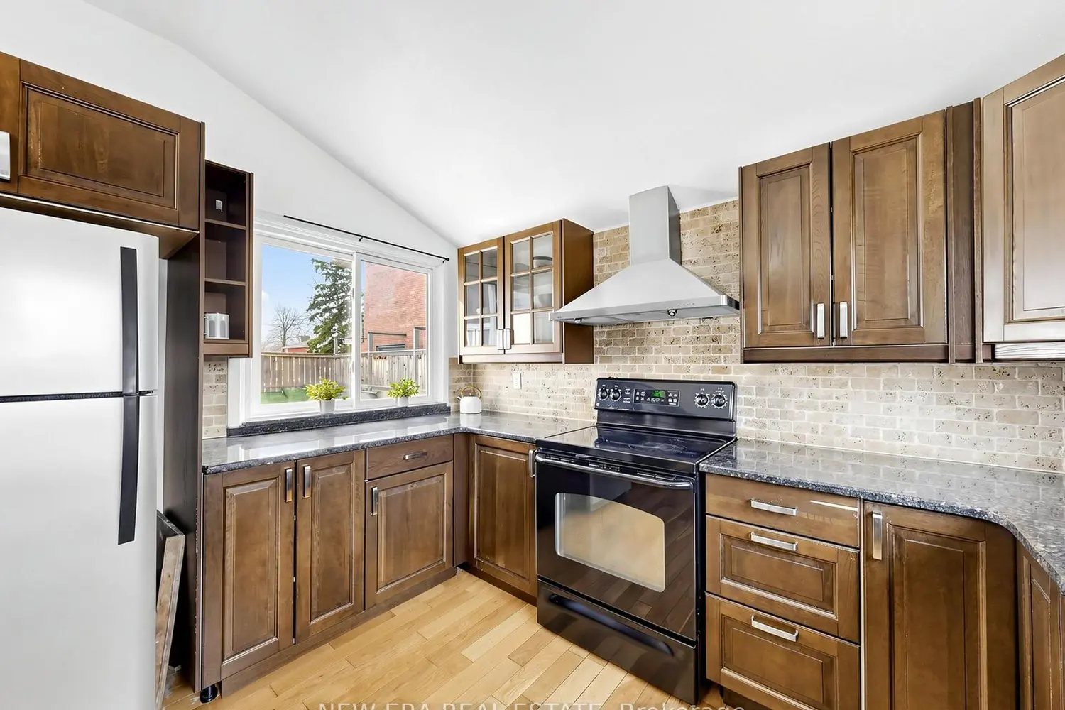 Additional image 6 of 4246 Bloor Street