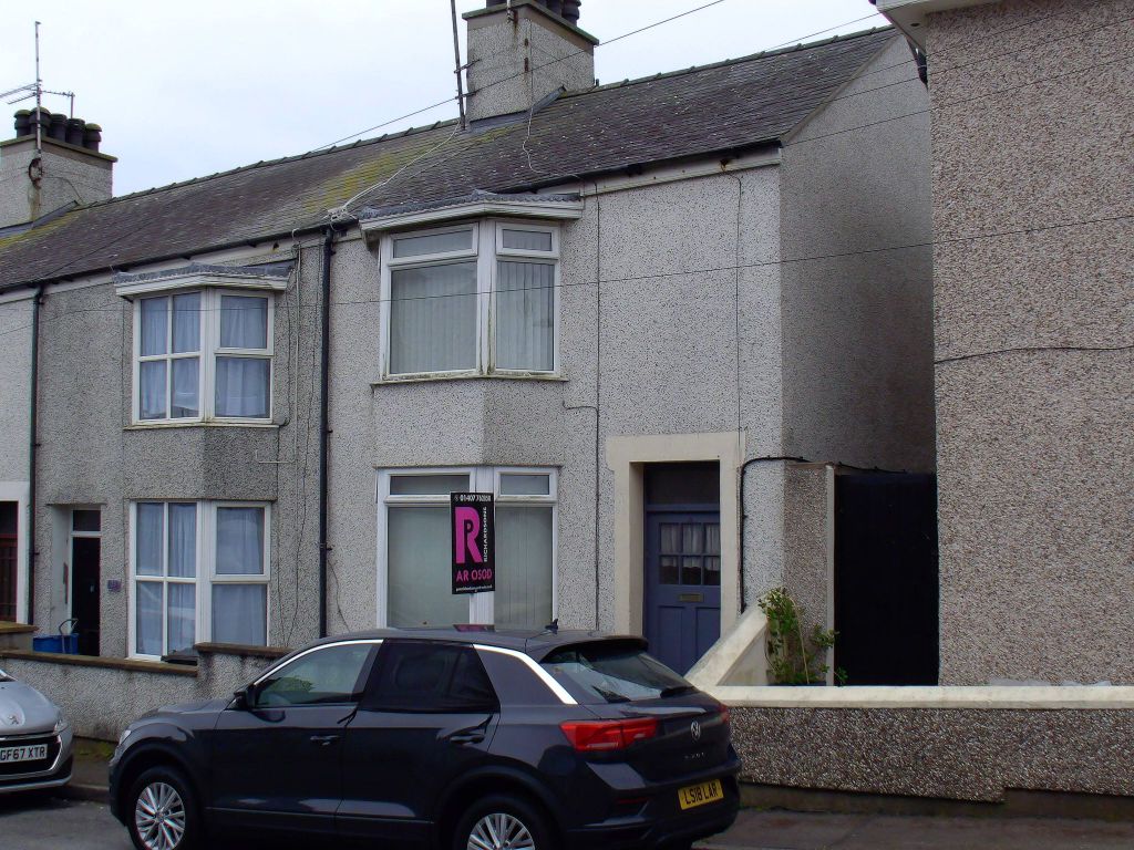 2 bed terraced house to rentTara Street, Holyhead LL65