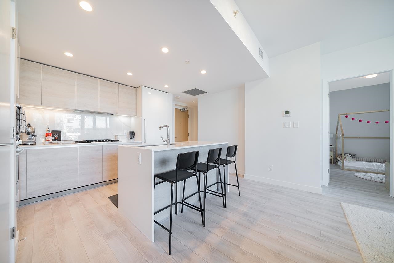 Additional image 4 of 305-2085 Skyline Court, Burnaby, BC, V5C 0M6