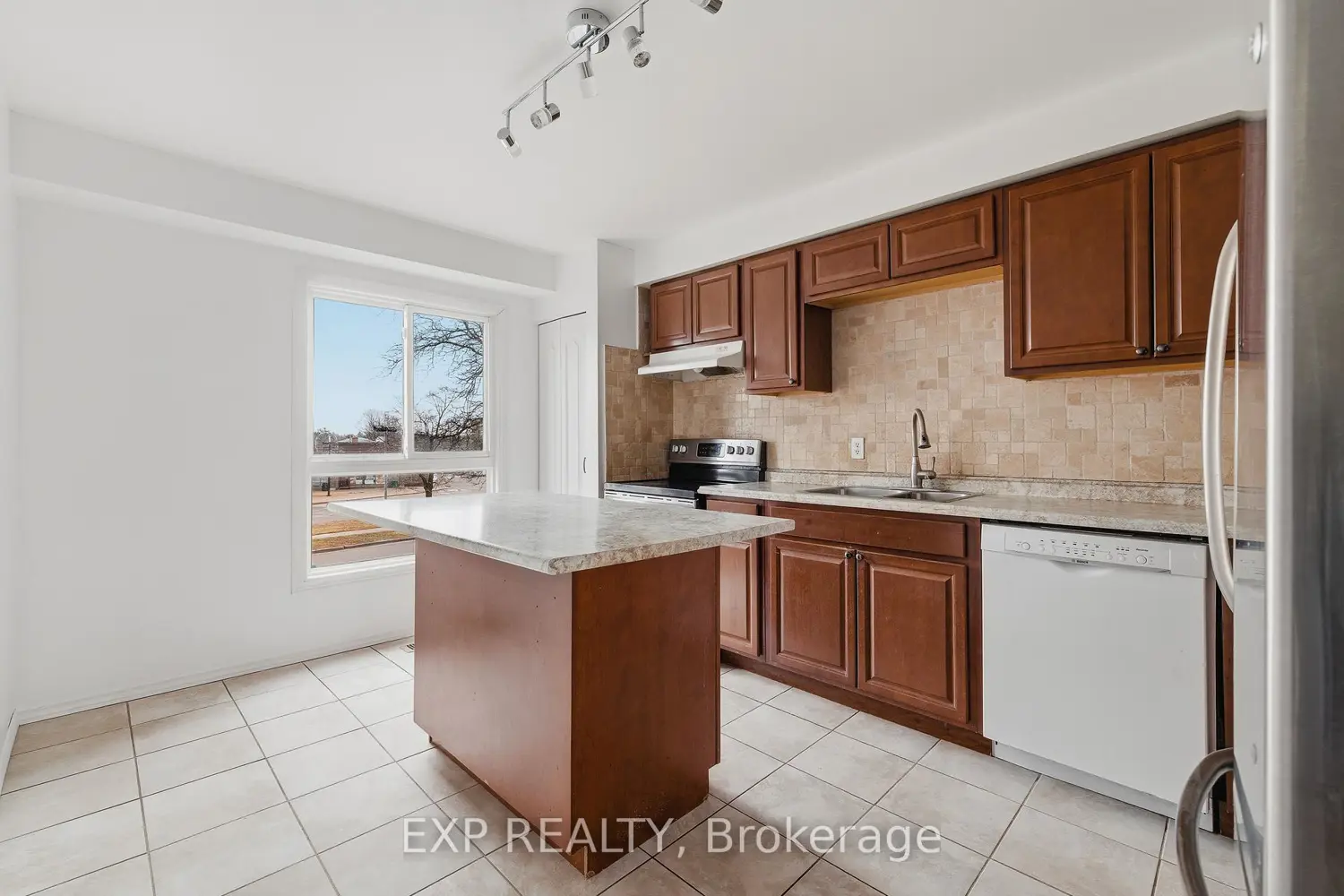 55 Dovercliffe Road photo 3