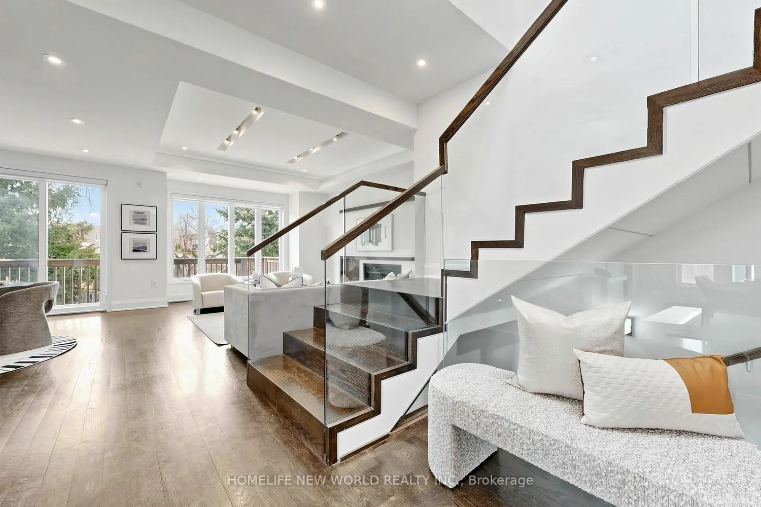 Additional image 4 of 220 Roe Avenue