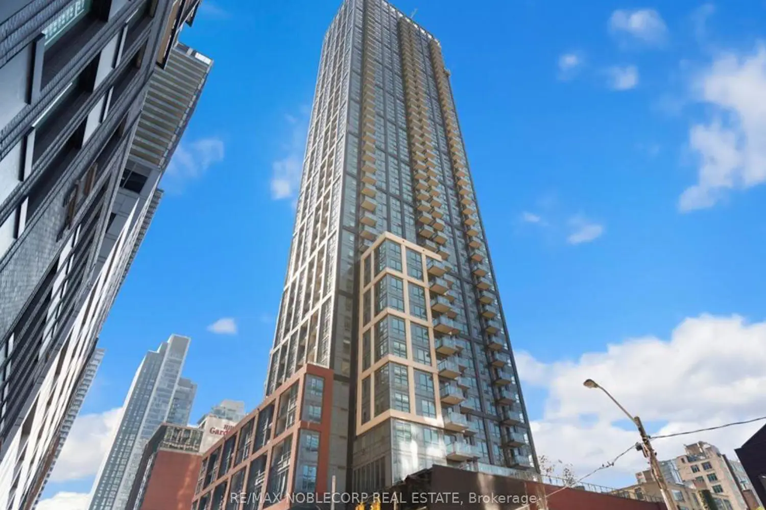 108 Peter Street 712