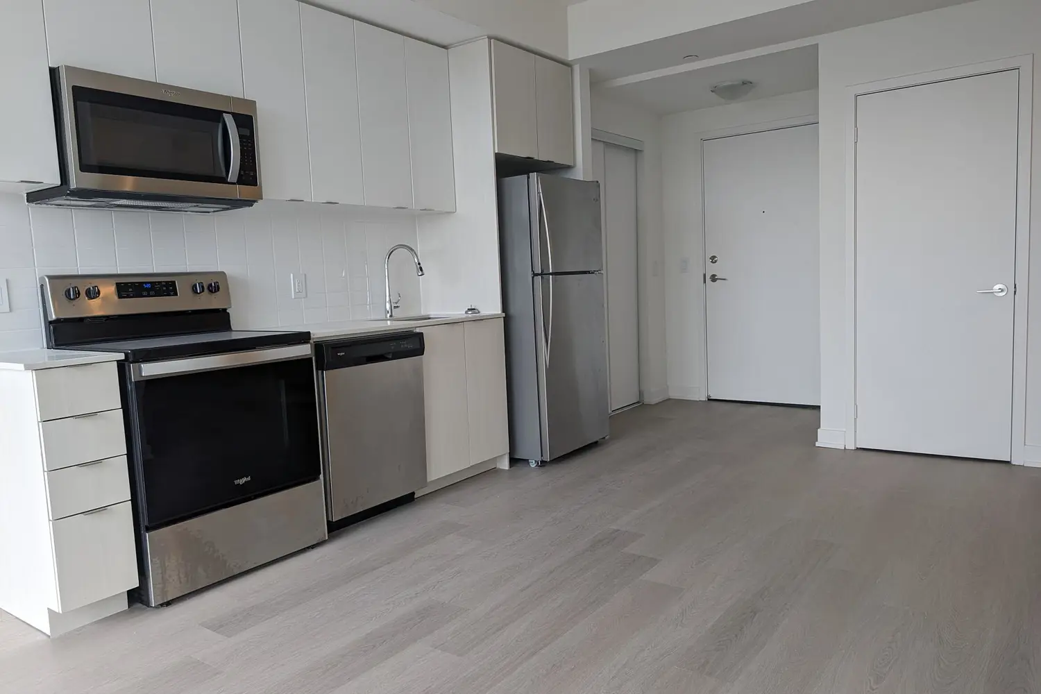 Additional image 6 of 859 The Queensway 910