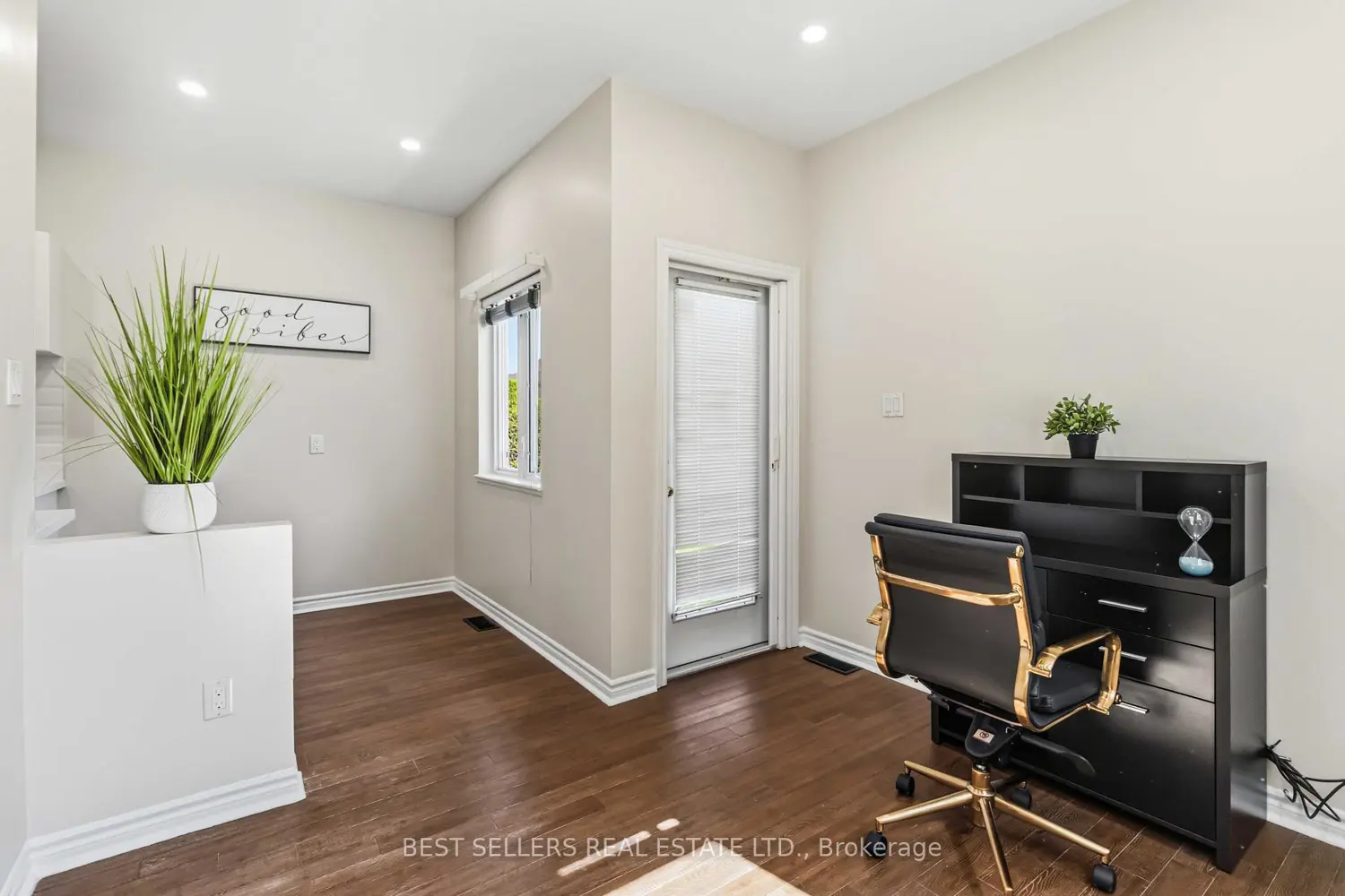 Additional image 9 of 1 Ferndown Crescent 1