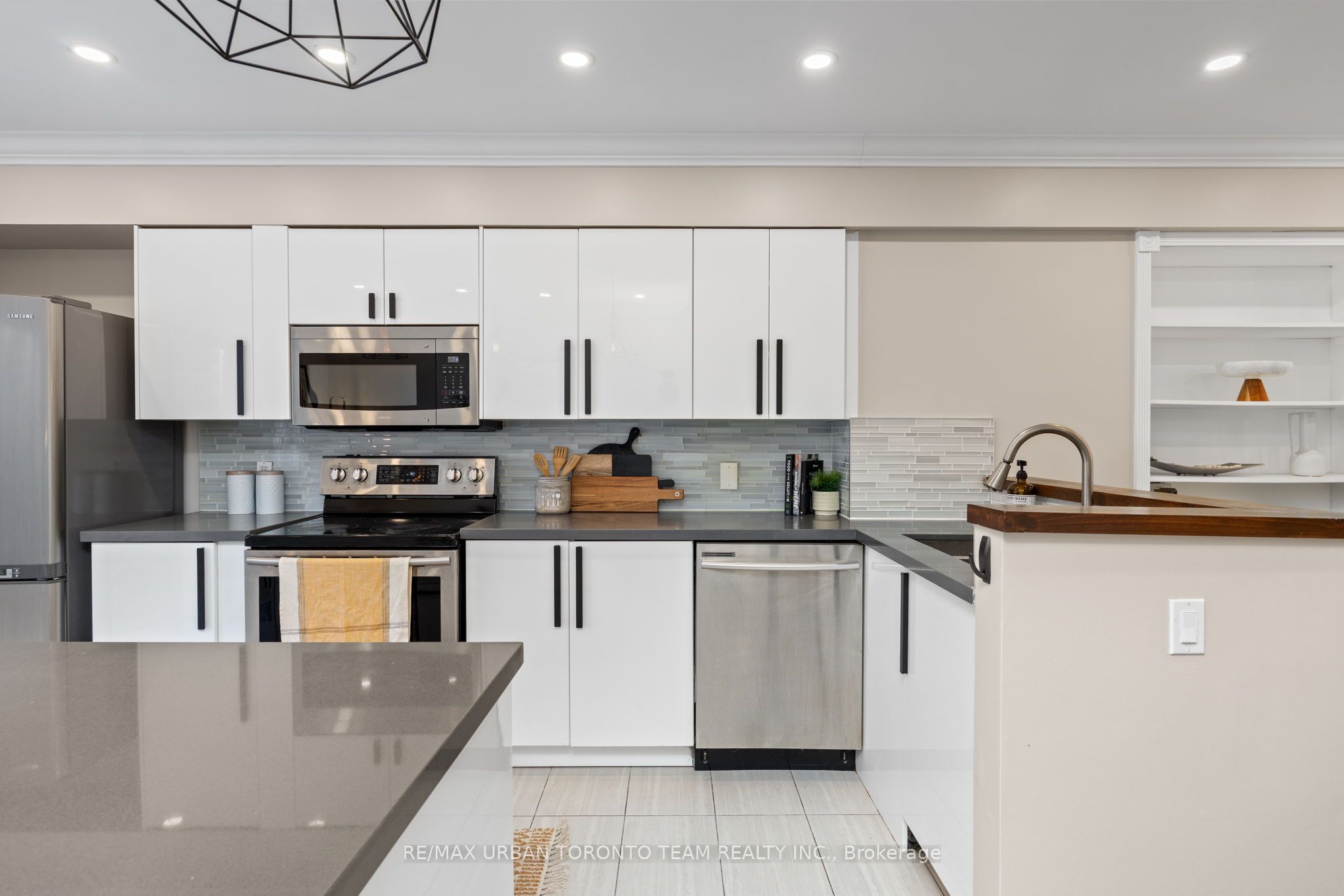 Additional image 6 of 12 Old Primrose Lane, Toronto, ON, M5A 4T1