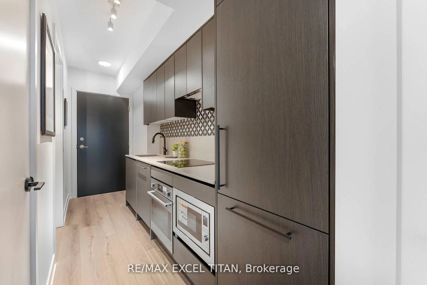 Additional image 3 of 5 Lakeview Avenue 612