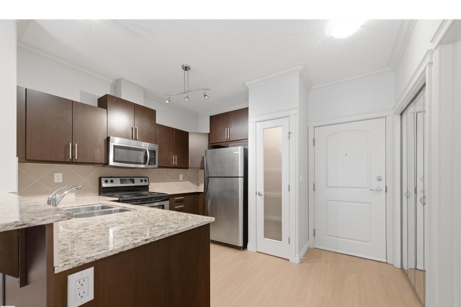 Additional image 8 of 235-10121 80 Avenue NW, Edmonton, AB, T6E0B9